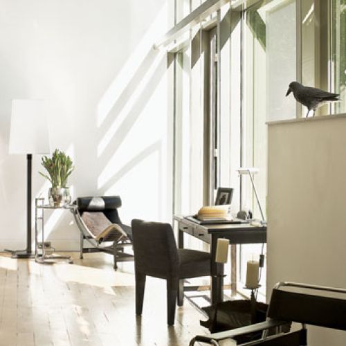 Skórzane biurko i krzesło Promemoria są ze sklepu Casa Mia.