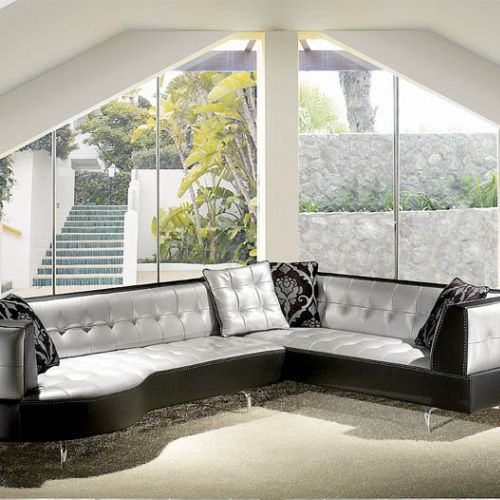 Skórzany narożnik Dedalo marki Formenti ma długość ponad trzech metrów. Kosztuje 33 615 zł. PATT MEBEL