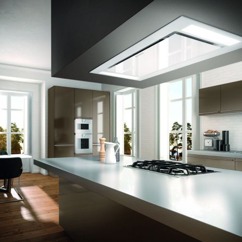 Skypad, dyskretny dizajn sufitowy umieszczony nad płytą kuchenną.