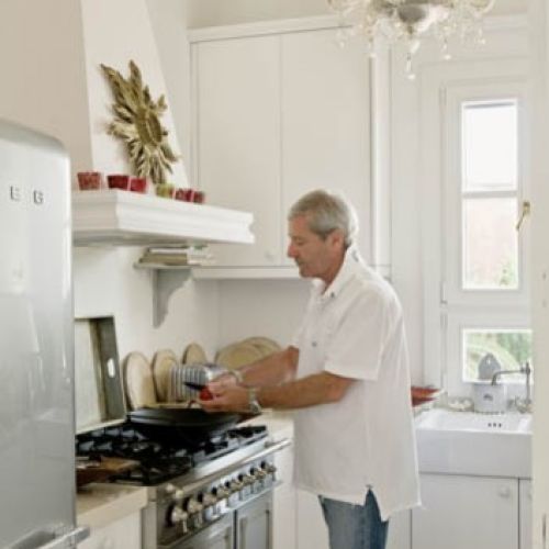 Słoneczna rezydencja to spełnienie marzenia o ciepłym klimacie pośród pięknej architektury.