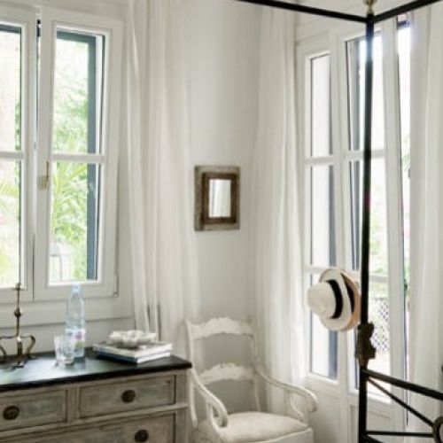 Słoneczna rezydencja to spełnienie marzenia o ciepłym klimacie pośród pięknej architektury.