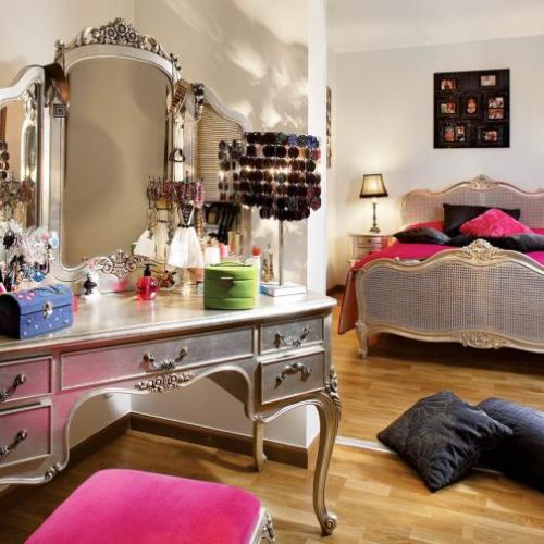 Śmiałołe połączenia kolorów dają awangardowy efekt.