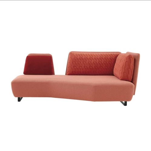 czerwona sofa do salonu