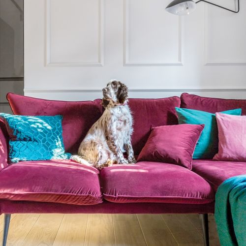 różowy narożnik do salonu