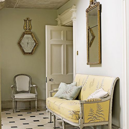 Sofę stylizowaną na Ludwika XVI kupimy na zamówienia. IMPRESJE HOME COLLECTION