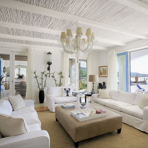 Sofy i fotele przyjechały z amerykańskiego sklepu Williams-Sonoma Home.