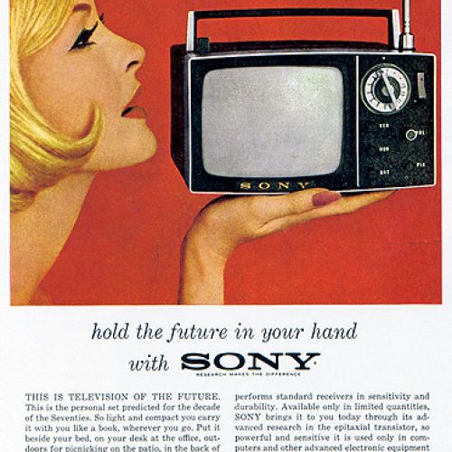 Sony Micro TV. Reklama telewizora zamieszczona w Playboyu z 1962 rok.