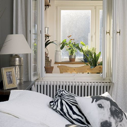 Specyficzne okno w sypialni. Mieszczaństwo w najlepszym wydaniu