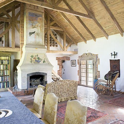 Spichlerz został zbudowany z nowych kamieni, tylko na podłogę trafiły stare cegły.