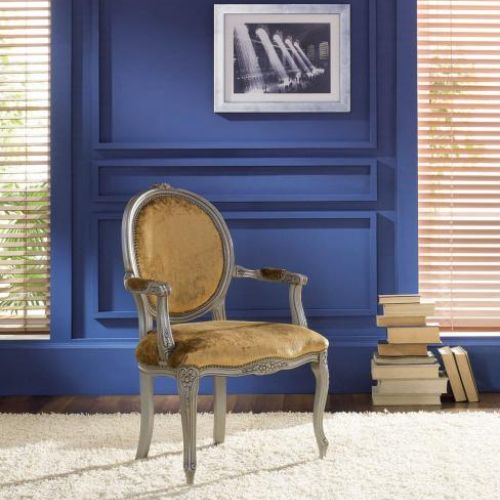 Srebrny Brianzolo Ovale, lekko spatynowany i obity brązowym pluszem, kosztuje 1240 zł. MEBLONOWAK