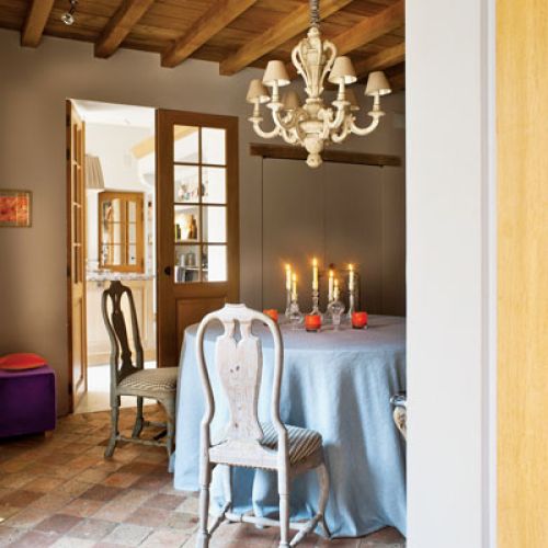 Stara cegła, łupkowe dachówki i spatynowane meble. Przepis na dom w klasycznym, belgijskim stylu.