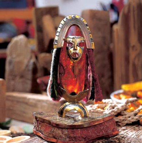 Statuetkę przypominającą azteckiego bożka zrobił Janusz.