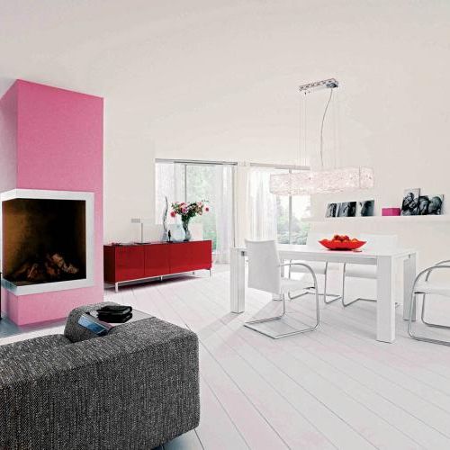 Stół Basic firmy Tonon wykończono białym laminatem. Cena - ok. 11 500 zł. Za krzesło Power obite białą skórą