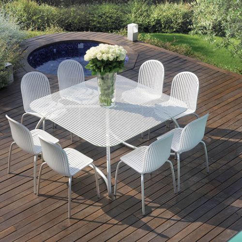 Stół Lato Dinner ze szkła hartowanego włoskiej firmy Nardi (5900 zł). Za krzesło Ninfea Dinner zapłacimy 498 zł. ADRIA