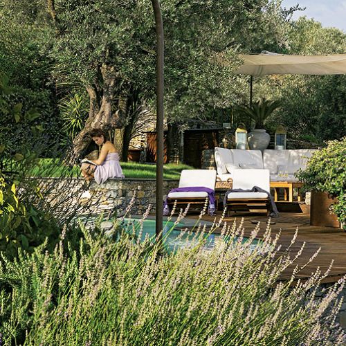 Stół na 12 osób jest zrobiony z jednego kawałka kamienia, z Luserny.