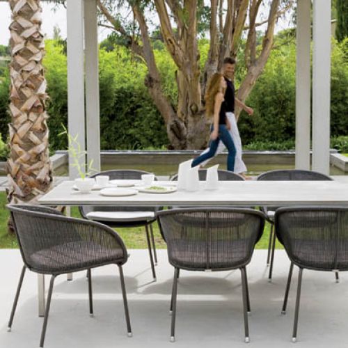 Stół Pure ze stali nierdzewnej kosztuje 11 068 zł. Do kompletu krzesła Shellton (1372 zł/szt.). DECOLOR