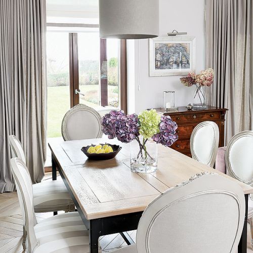 biała jadalnia w stylu francuskim