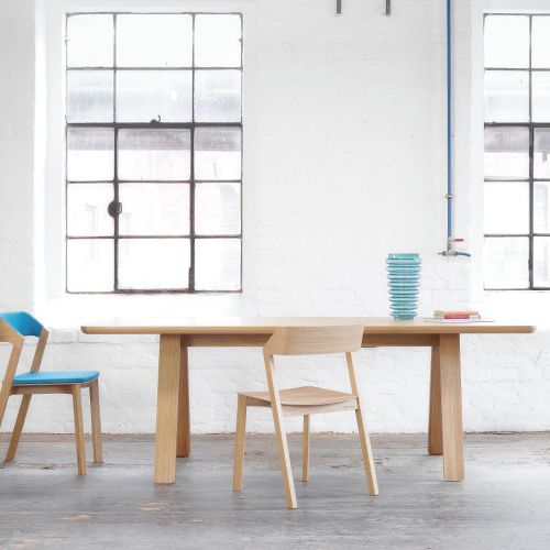 Stół Stelvio oraz krzesło Merano. TON