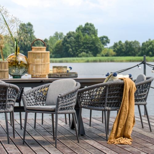 stół z krzesłami do ogrodu