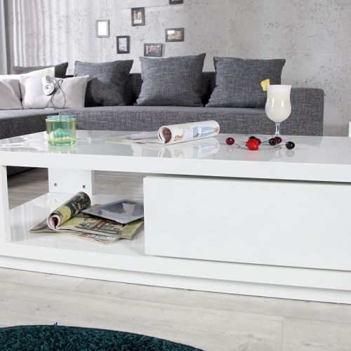 Stolik-ława Felicity (Interior) ma sprytnie zamontowane skrytki.