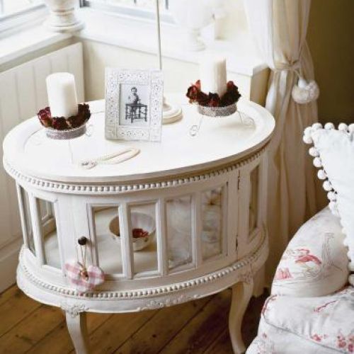 Stolik w salonie jest jak witryna. Francuski klucz