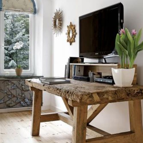 Stolik w sypialni powstał z jednego, kilkusetletniego kawałka cyprysu- kupić od Marszanda chcą go wszyscy.