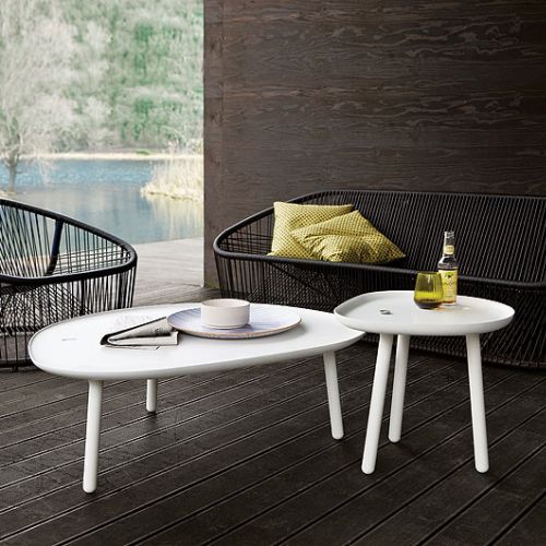 Stoliki włoskiej firmy Zanotta: wyższy to Lota w cenie ok. 3900 zł, niższy – Ninfea – kosztuje ok.