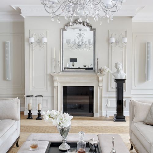 salon z kominkiem w stylu francuskim aranżacje