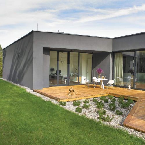 nowoczesny szary dom z tarasem