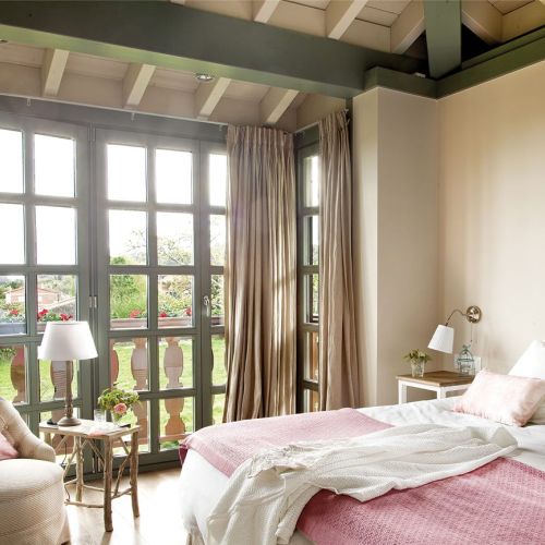 Najlepszy odpoczynek? Przeprowadzka na weekend z dizajnerskiego apartamentu do rustykalnego domu na wsi, z widokiem