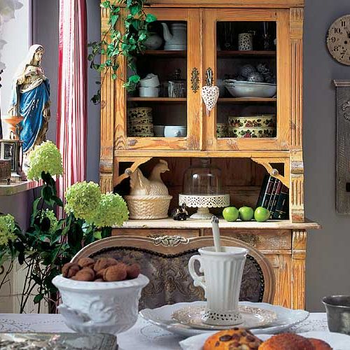 Styl rustykalny: szarości, przecierki, meble ze przeszłością – oto przepis na mieszkanie po francusku .