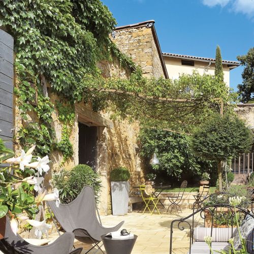 Wszystko, co buduje rustykalny klimat domu, projektantka starała się ocalić, zregenerować, wydobyć. Czy to się udało?