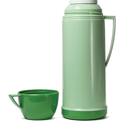 Stylizowany na lata 60. Dzieje letnich pikników: zobacz jak urządzić je dziś