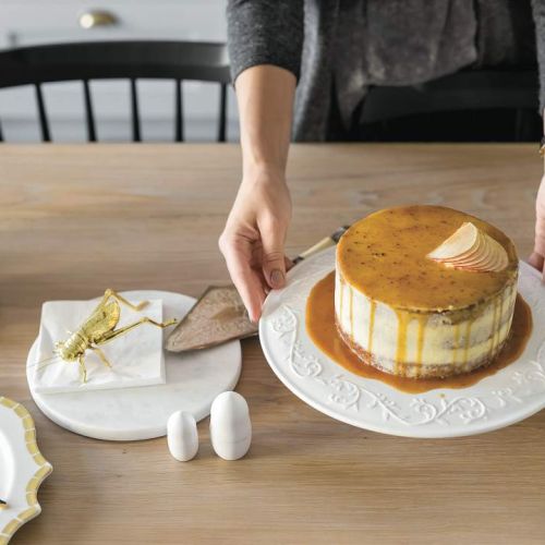 Biznesmenka z wykształcenia, z pasji – artystka. Właścicielka mieszkania prowadzi pracownię K.Pilch Cukiernia Artystyczna.