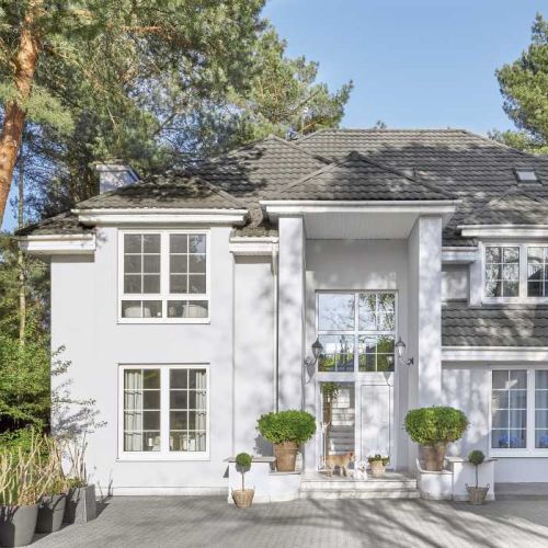 Dom Marzenny Niemoczyńskiej, która ubiera polskie gwiazdy, powstał z katalogu kupionego w USA. Tylko jej