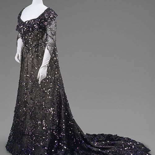 Suknia królowej Aleksandry z tiulu i jedwabiu, 1902 r.