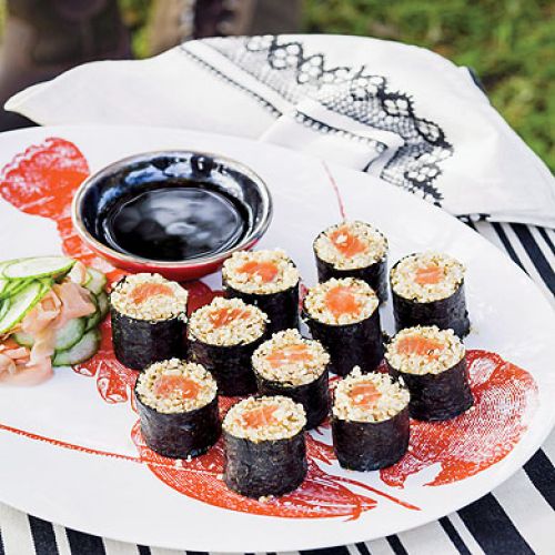 Sushi z komosy ryżowej i łososia. Letnie przysmaki