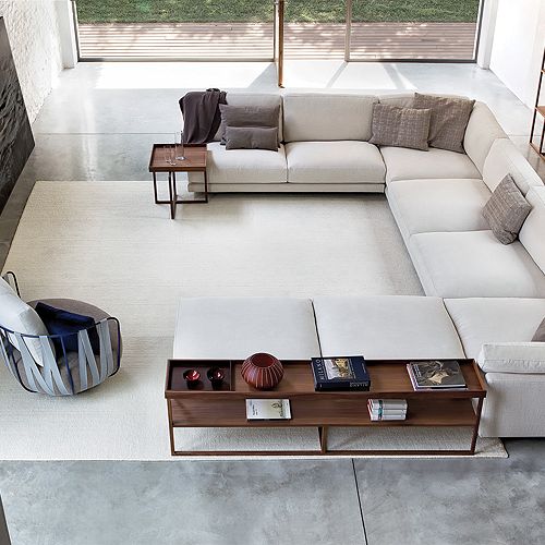 Swan Italia z kolekcji Host, od 47 000 zł. SQUARE SPACE.