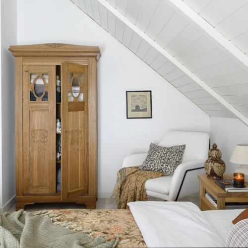 sypialnia na poddaszu w domu irysovo home