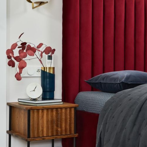 sypialnia w kolorze czerwonego wina
