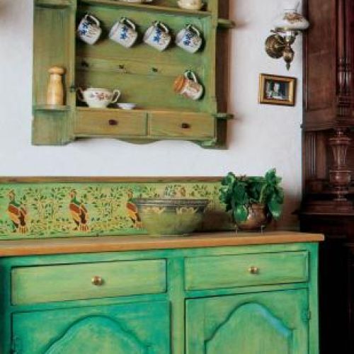 Szafka ozdobiona freskami. Bażant udomowiony