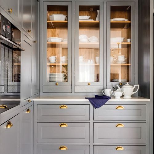 Doskonałe połączenie: francuski szyk i polskie rzemiosło w apartamencie