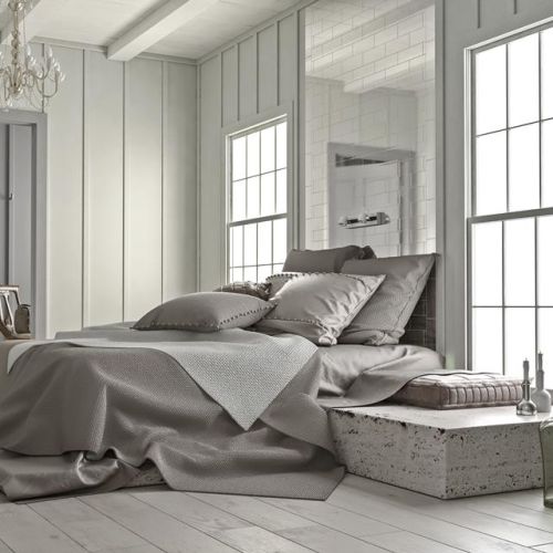 Fot. Shutterstock. Szara sypialnia - inspiracje, dodatki, aranżacje