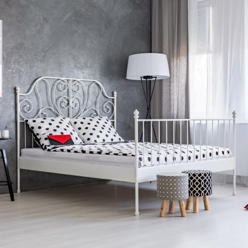 Fot. Shutterstock. Szara sypialnia - inspiracje, dodatki, aranżacje