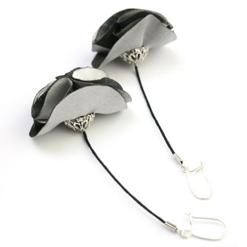 Szare wiszące kolczyki-kwiaty. Dooperelle.pl