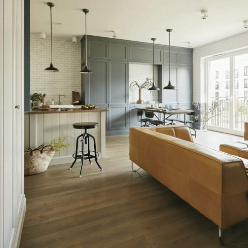 Do urządzania swojego mieszkania, Justyna Pawlak – producentka podeszła jak do realizacji filmu. Skrupulatnie szukała