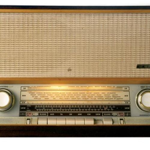 Szczyt nowoczesności w roku 1959, odbiornik firmy Grundig, w którym można było regulować basy, fot. AGENCJA PIĘKNA