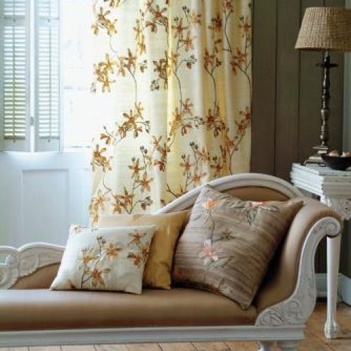 Szezlong obity tkaniną firmy Malabar, kolekcja Chiru, aranżacja DECODERE.