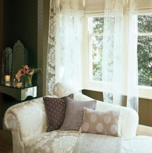 Szezlong obity tkaniną firmy Villa Nova, kolekcja Florence, aranżacja DECODORE.