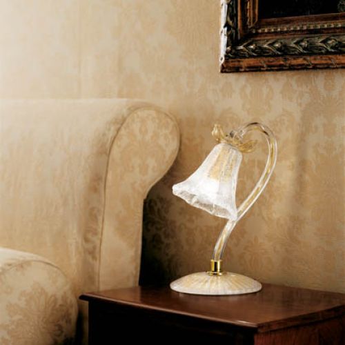 Szklany kwiat ? lampka nocna 488 firmy Gallery (od 980 zł). STUDIO ITALIA